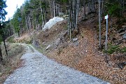 26 Passo la strada sterrata